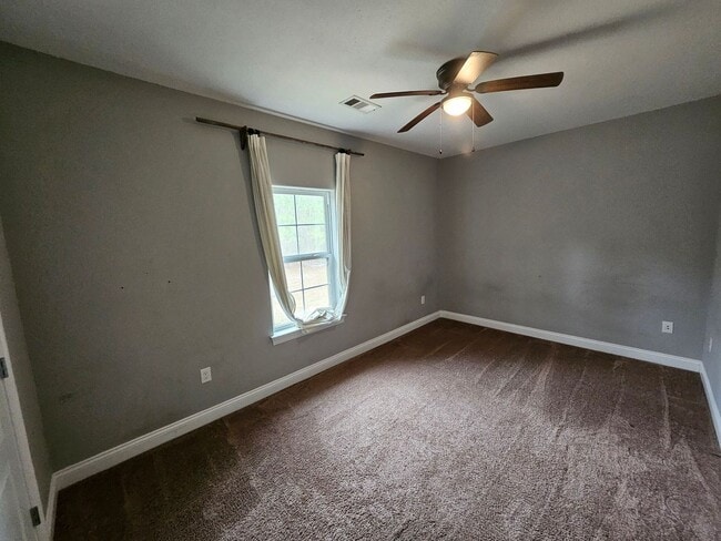 Building Photo - 165 James Dr