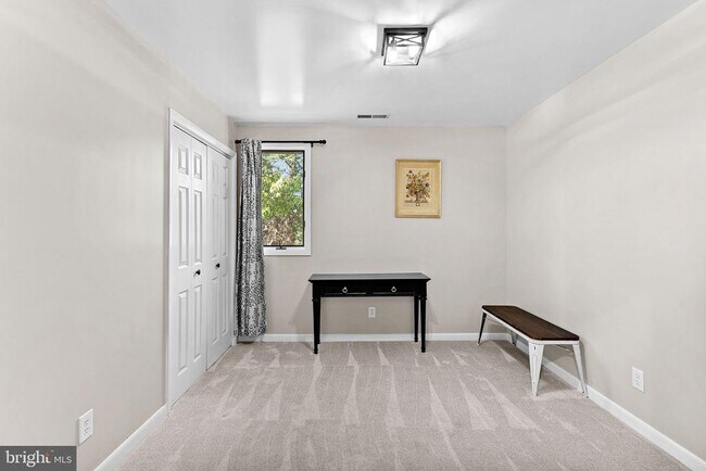 Building Photo - 862 Carrier Dr