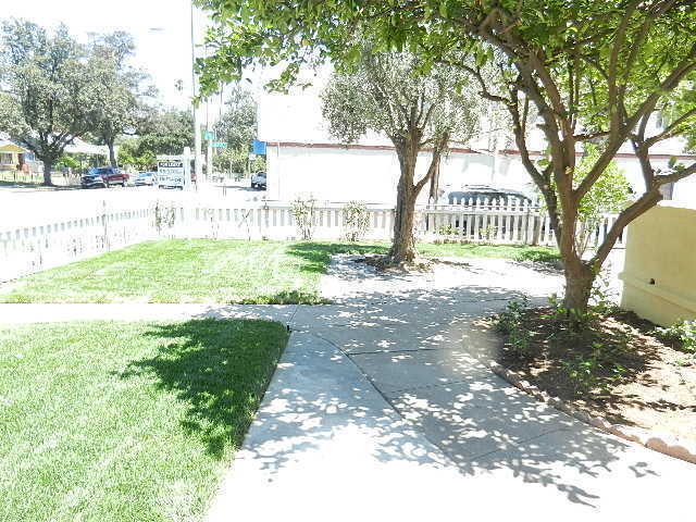 Building Photo - 1250 E Villa St