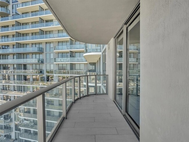 Building Photo - 121 NE 34th St