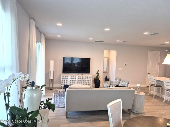 Building Photo - 2779 Pangea Cir