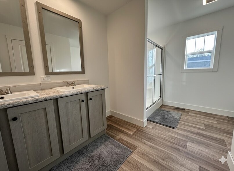 Building Photo - 7 Rainier St N