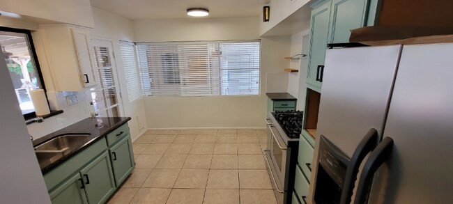 Building Photo - 8044 E Cambridge Ave