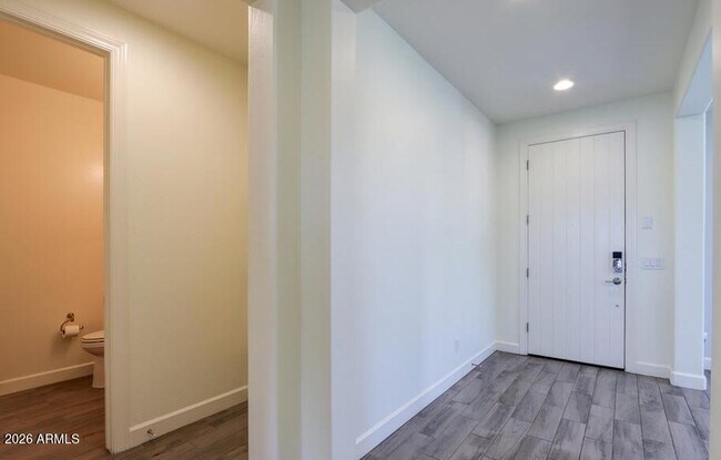 Building Photo - 948 W Yosemite Dr