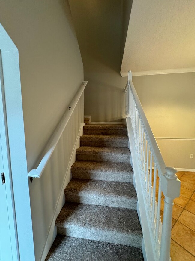 Building Photo - Avalon Park Town Center Townhome: 3 Bedroo...