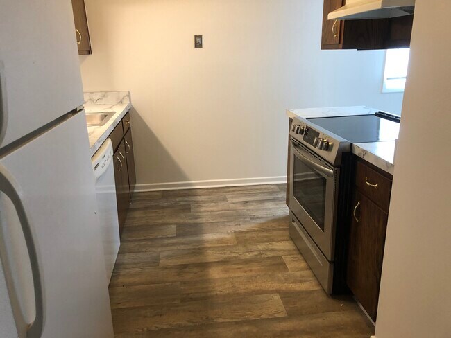 Building Photo - 2013 NW Hickory Ln