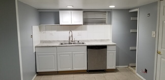 In law kitchen - 3513 N Kolmar Ave