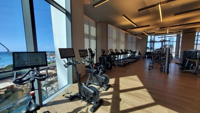 Building Photo - 1000 Auahi St #3913