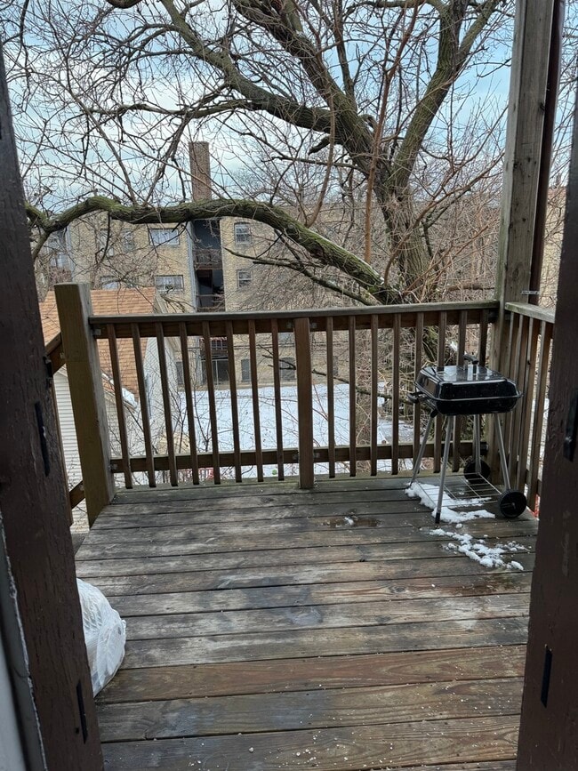 Building Photo - 7013 N Paulina St