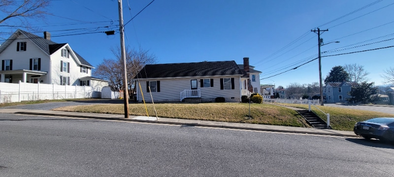 Building Photo - 438 W Market St