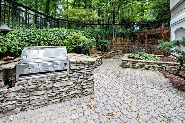 Building Photo - 4248 River Green Dr NW