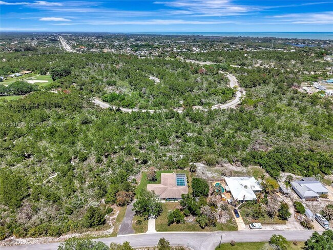 Building Photo - 9125 SE Karin St