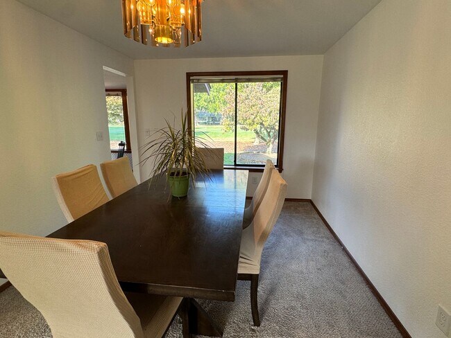 Building Photo - 3 Bed, 2.5 Bath Country Club