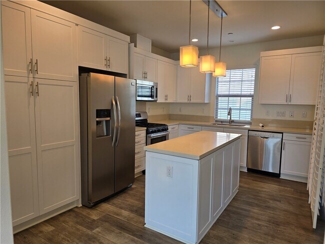 Building Photo - 60 Bay Laurel