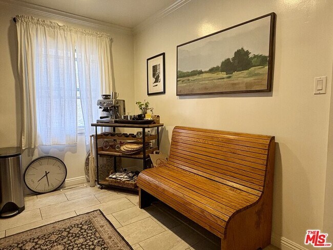 Building Photo - 429 N Sierra Bonita Ave