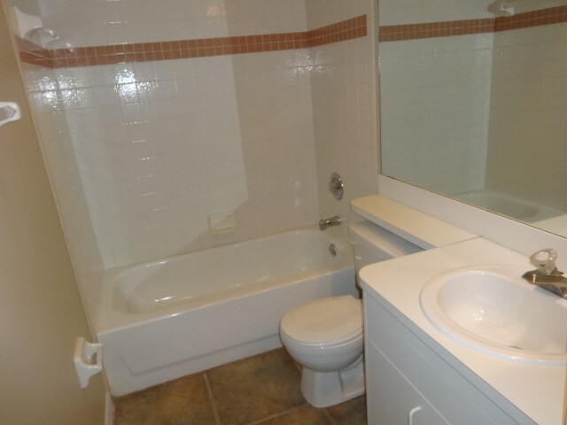 Building Photo - 2462 St Johns Ln