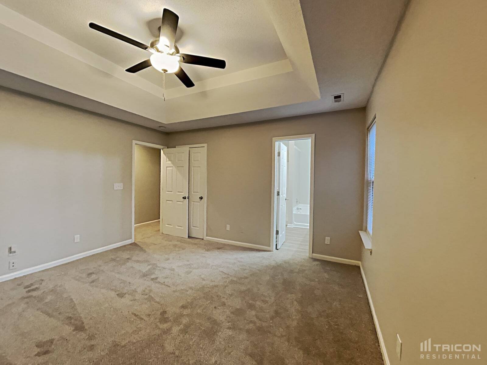 Building Photo - 5203 Grass Ridge Dr