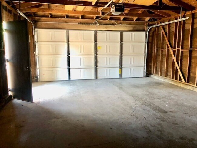 Building Photo - 7521 Blackthorne Way