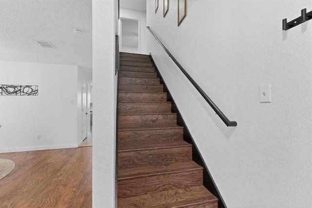 Building Photo - 2316 White Oak Dr