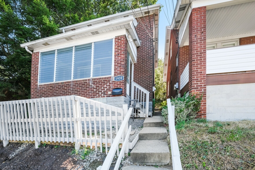 Front - 1939 Fairland St