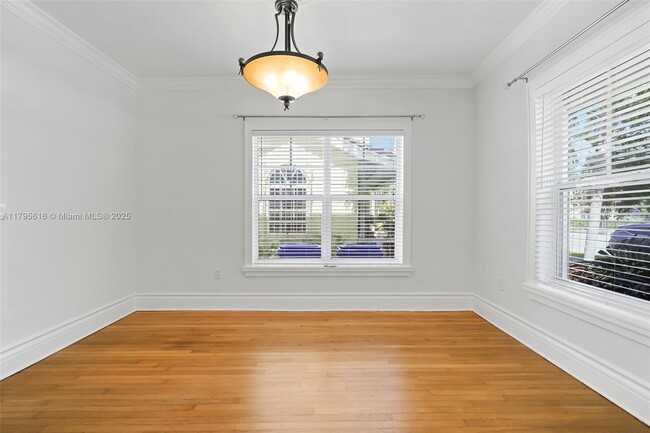 Building Photo - 1432 SW 11th St