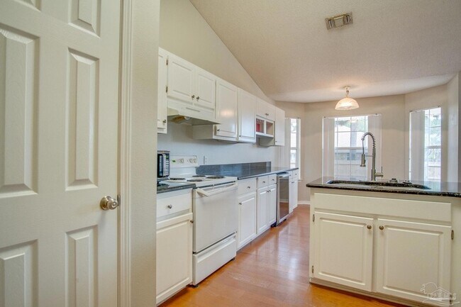 Building Photo - 5029 Lantana Dr