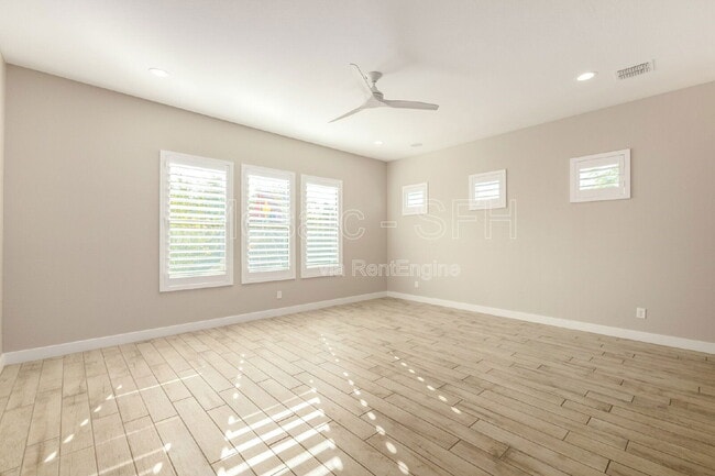 Building Photo - 10627 E Tumbleweed Ave