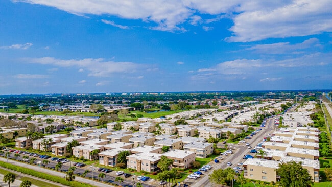 Building Photo - 522 Capri K