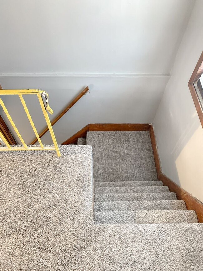 Building Photo - 2436 Laurel Ave N