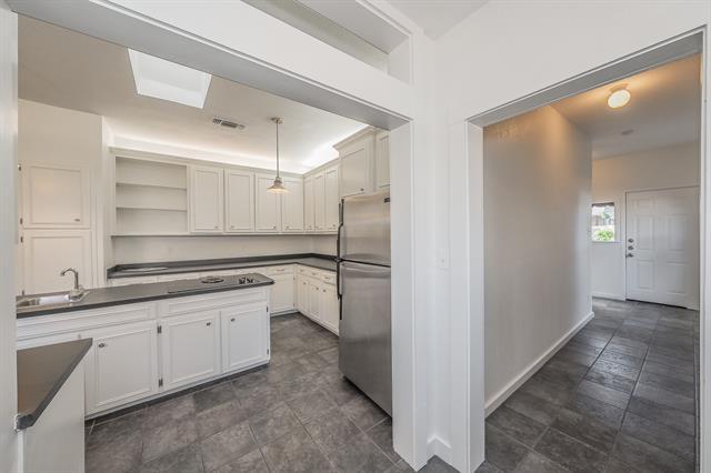 Building Photo - 2412 Kenley St