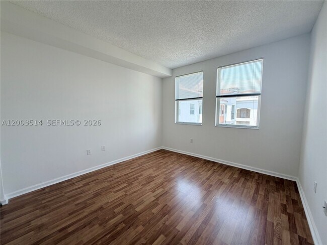 Building Photo - 17100 N Bay Rd