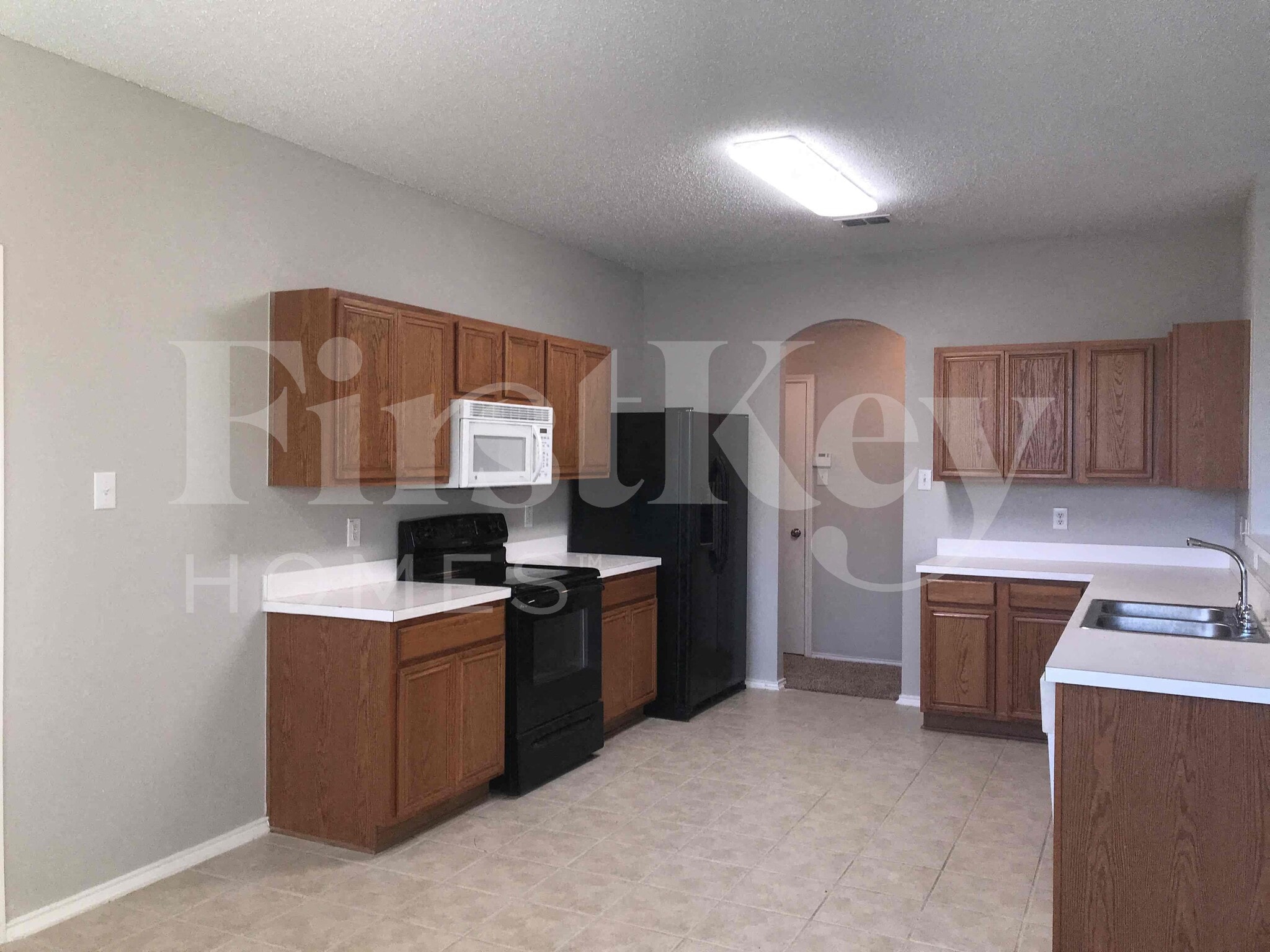 Building Photo - 429 W Clover Park Dr
