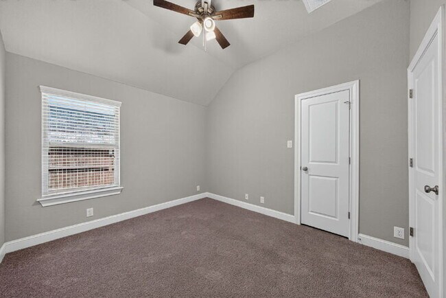 Building Photo - 9010 Gate Run