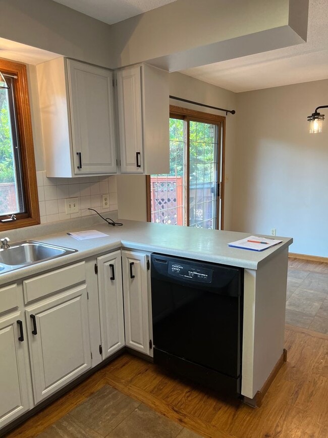 Building Photo - ~ FALL SPECIAL ~  Elegant 4-Bedroom Split ...