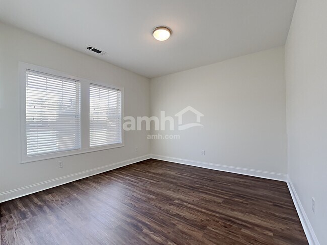 Building Photo - 5760 Arbor Green Cir