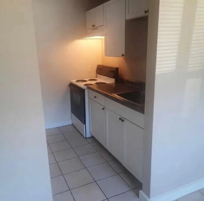 Building Photo - 1750 N Minneapolis St