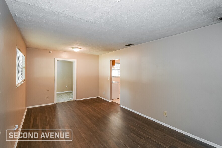 Building Photo - 2318 Looking Glass Ln