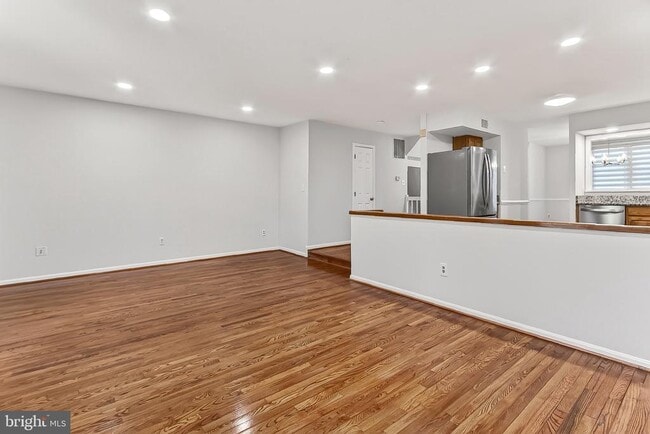 Building Photo - 4021 Lake Glen Rd