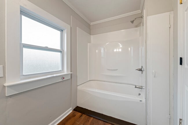 Building Photo - 602 Doby St