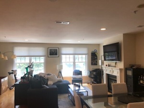 Building Photo - 1305 Columbia Rd