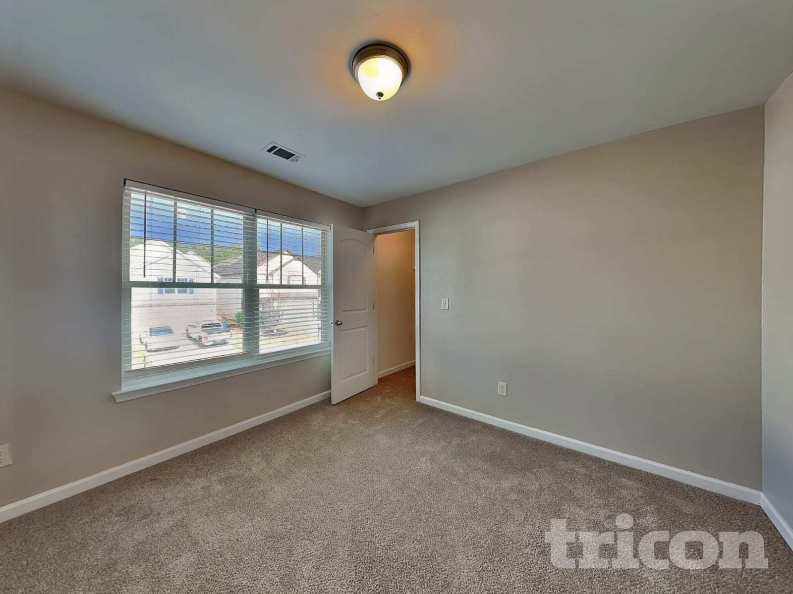 Building Photo - 1006 Grenier Terrace NE