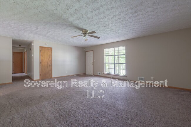 Building Photo - 310 Summerwood Ln