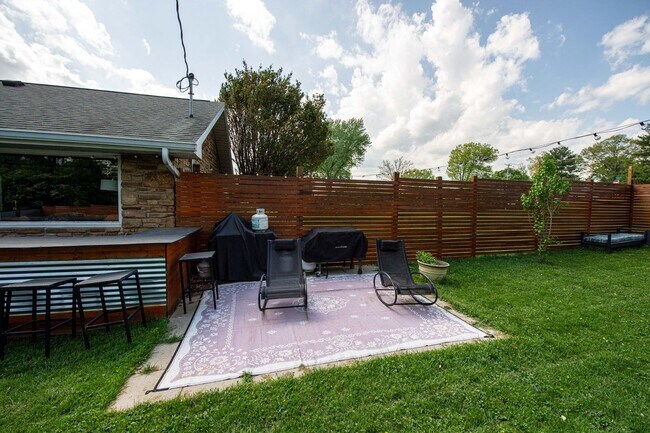 Building Photo - Short Term Rental Family Home