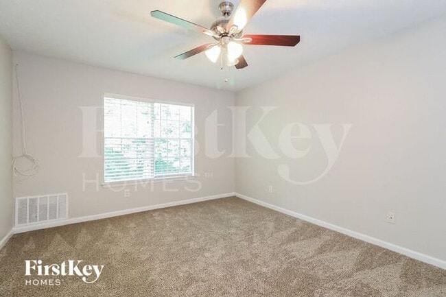 Building Photo - 1417 Oak Knoll Dr NE