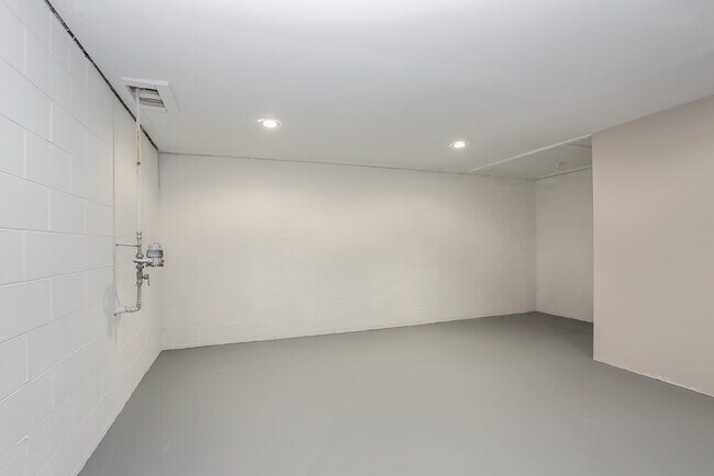 Building Photo - 3787 Pendent Ln