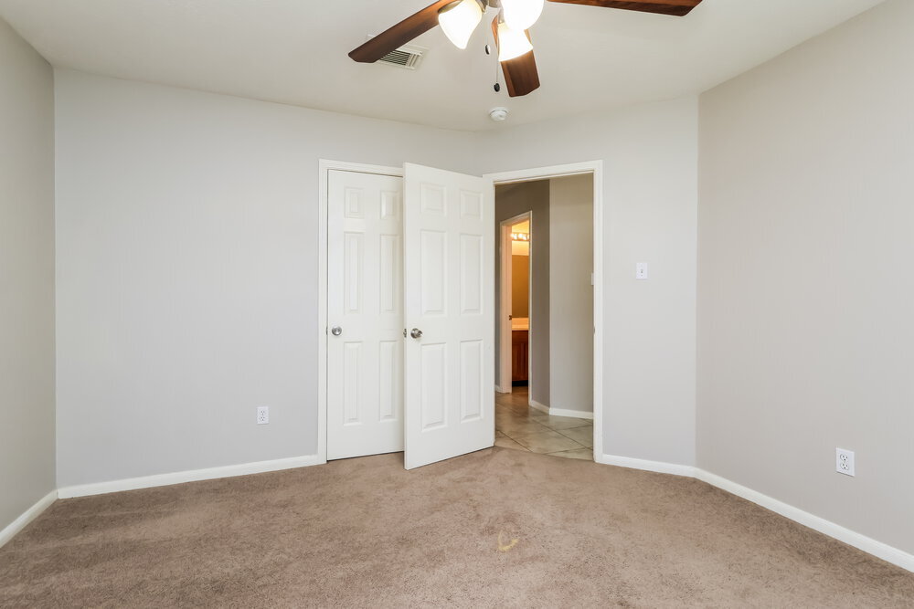 Building Photo - 2447 Halstead Dr