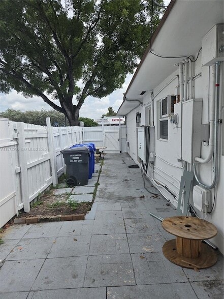 Building Photo - 5712 Hollywood Blvd