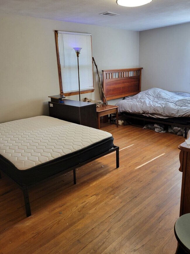 Building Photo - Single Family Home