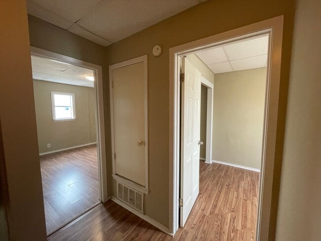 Building Photo - North Bay / central Portland area-Affordable rental-$99 move-in special