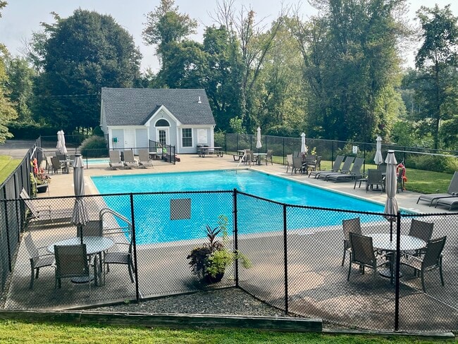 Building Photo - 5 Howes Ct